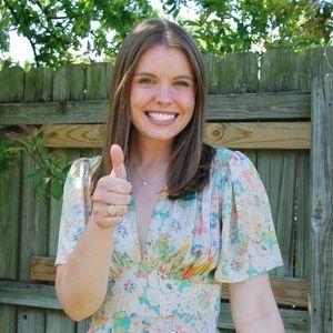 Meet your Posher, Caitlin